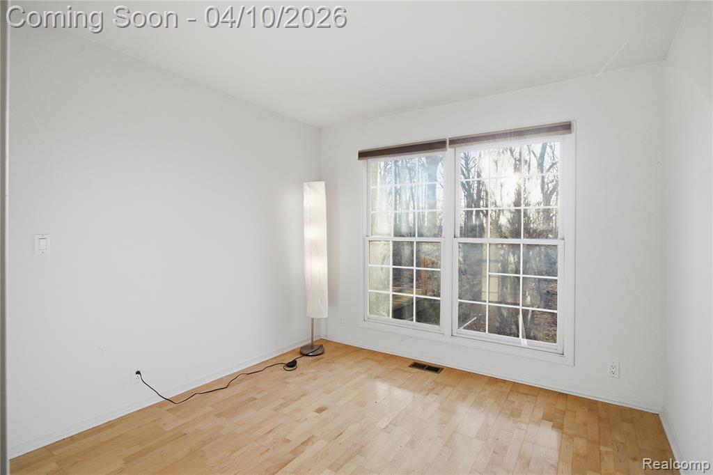 5351 Royal Vale Lane, Dearborn, MI 48126 — Photo 21