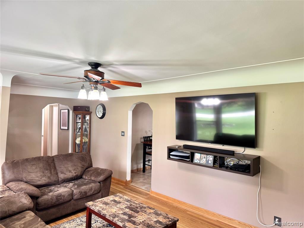 4550 Maeder Street, Shelby Twp, MI 48316 — Photo 9