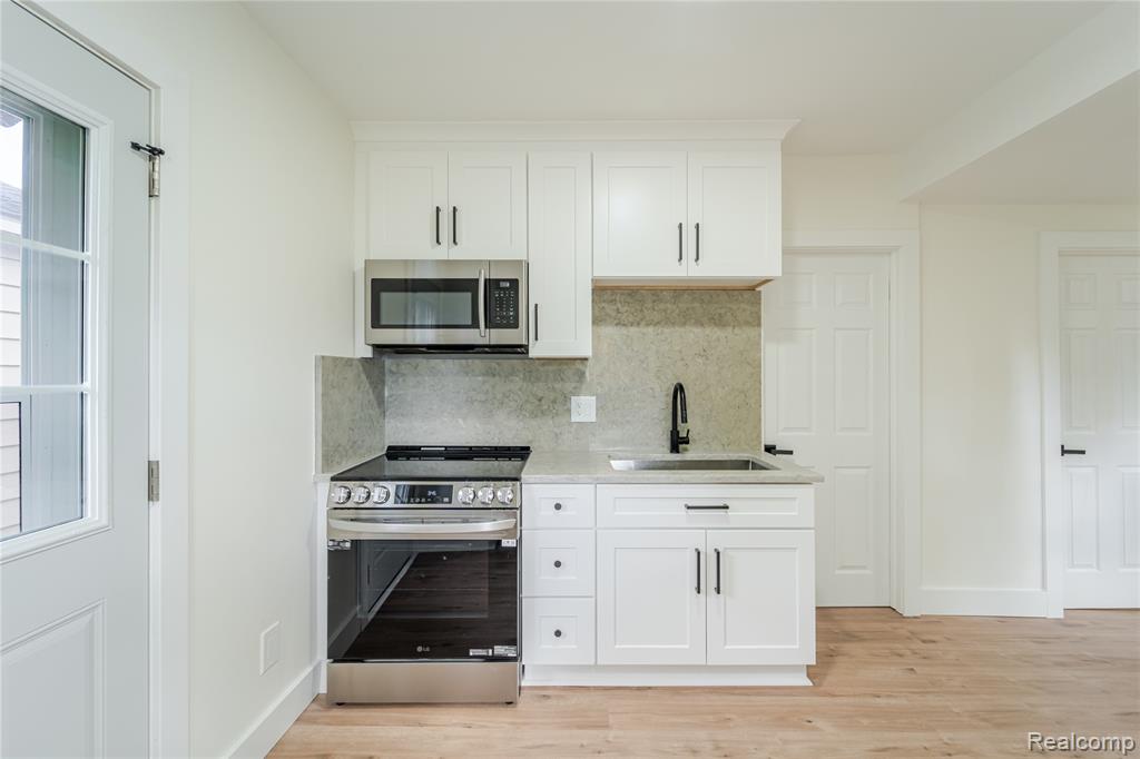 6194 Wilson Drive, Waterford, MI 48329 — Photo 7