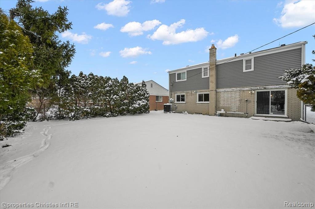 26010 Marlowe Place, Oak Park, MI 48237 — Photo 9