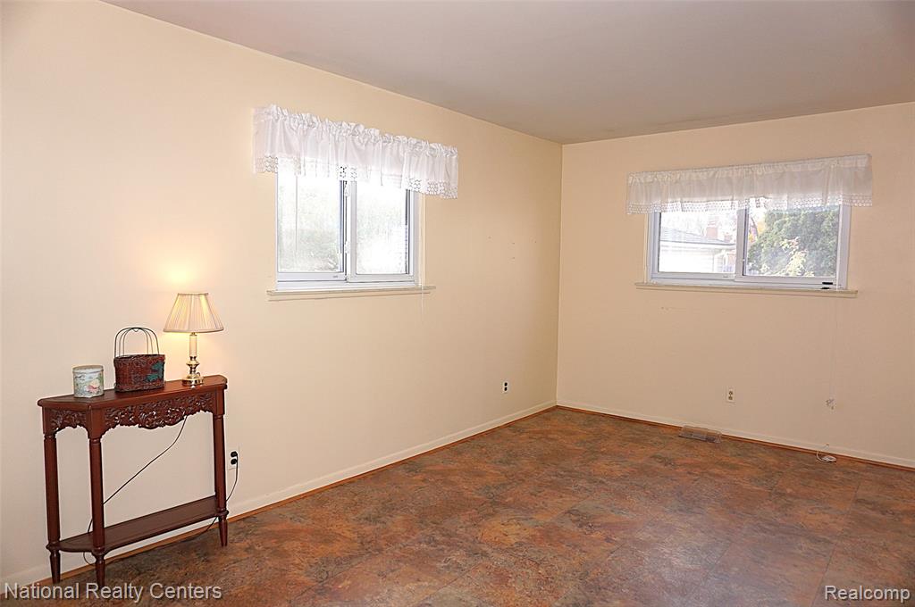8563 Cavell Street, Westland, MI — Photo 11