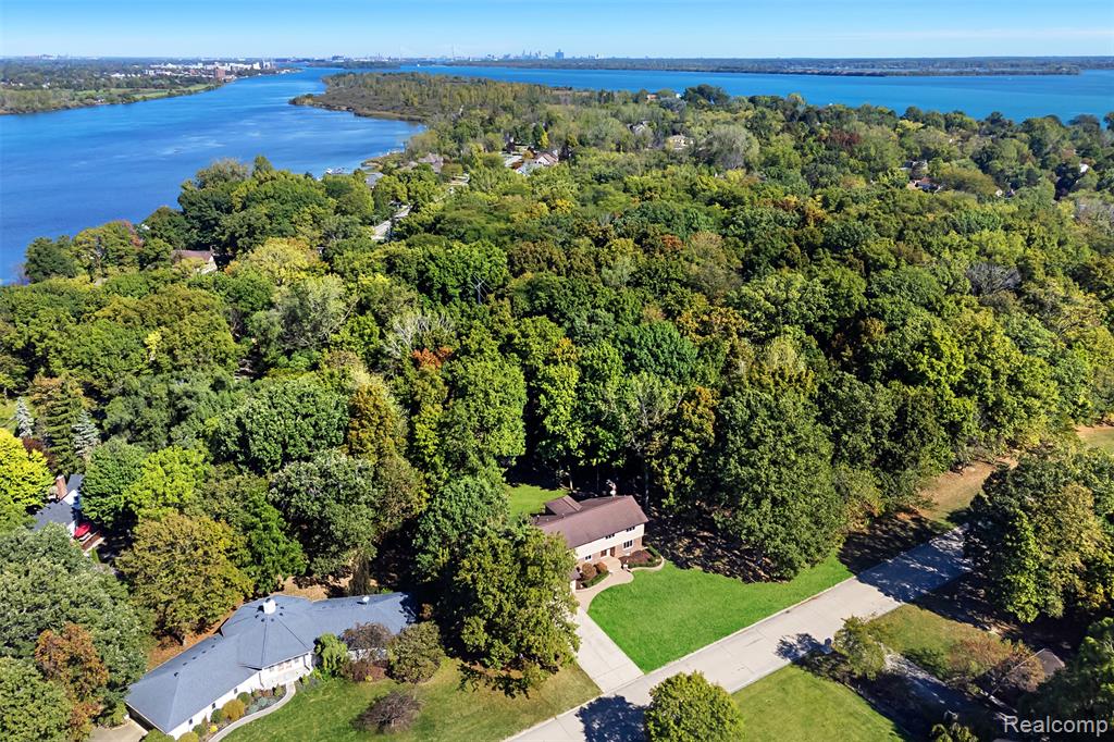 8830 Voigt Avenue, Grosse Ile, MI 48138 — Photo 4