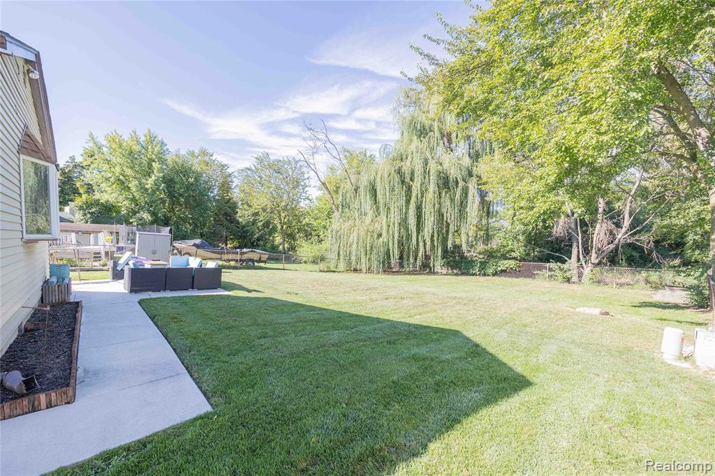 25298 Castlewood Drive, Woodhaven, MI 48183 — Photo 30