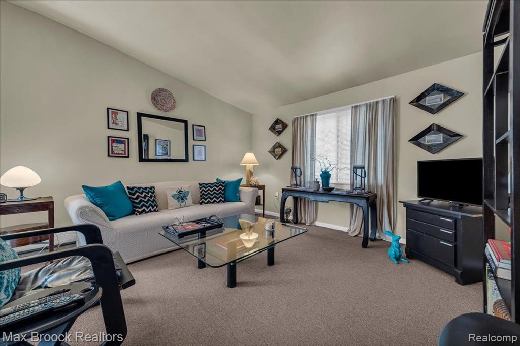 710 HARTLAND Drive, Troy, MI 48083 — Photo 17