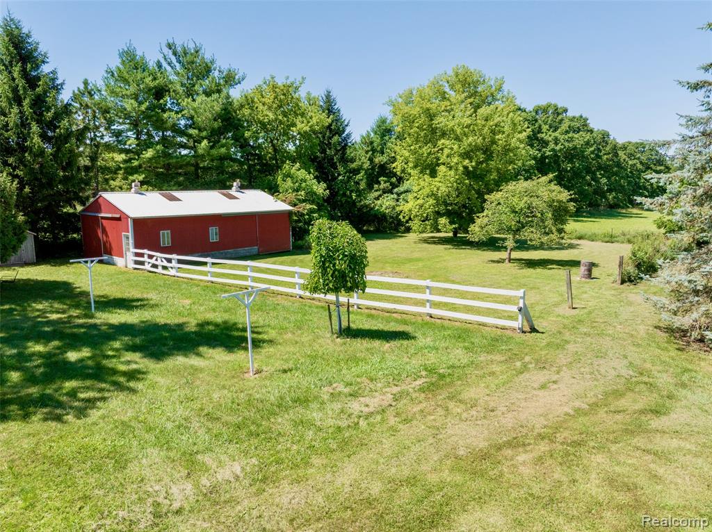 595 N Cedar Road, Fowlerville, MI 48836 — Photo 59