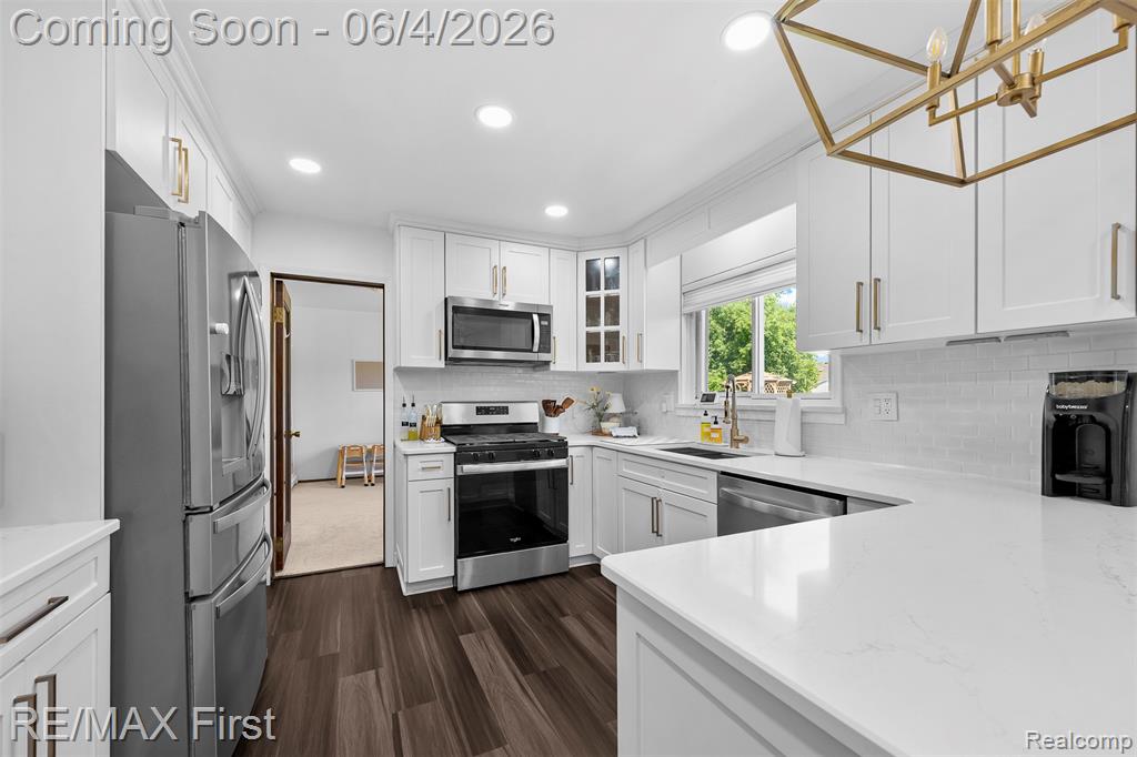 26376 Lawrence Drive, Dearborn Heights, MI 48127 — Photo 11