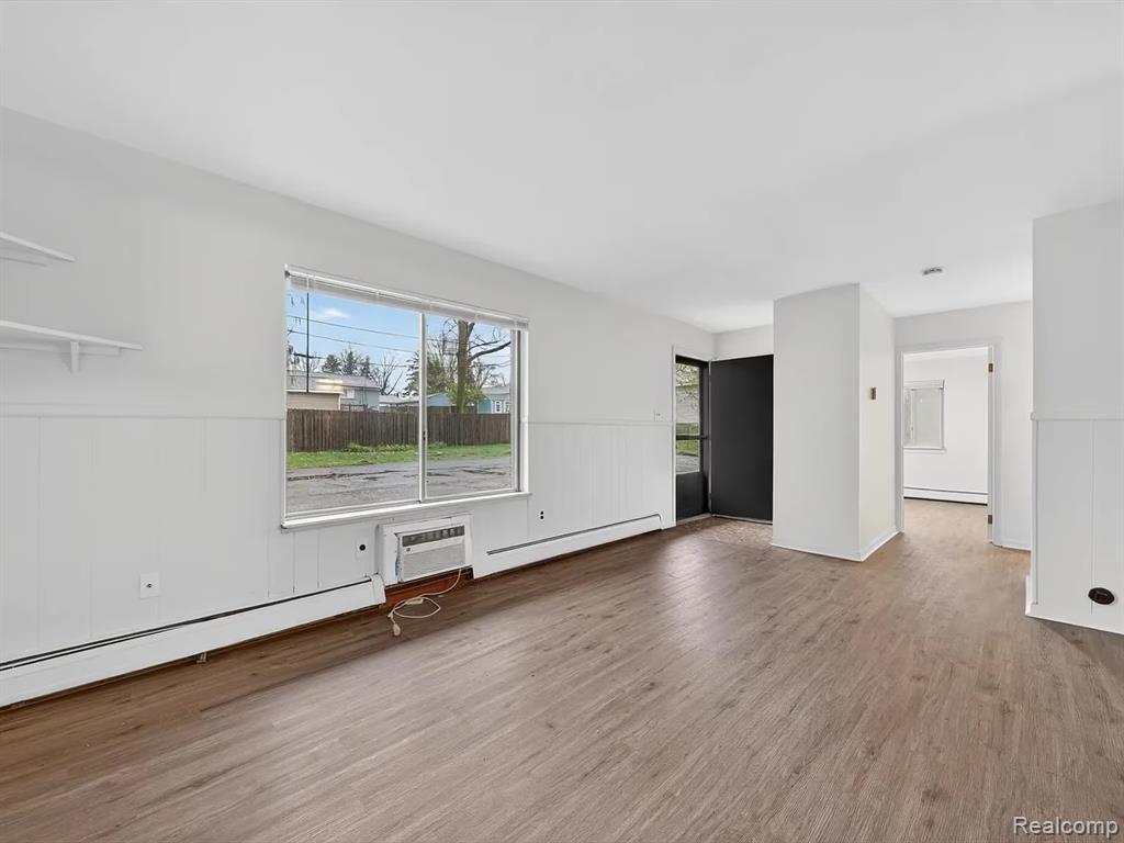 89 E EDSEL FORD FWY, Detroit, MI, 48202