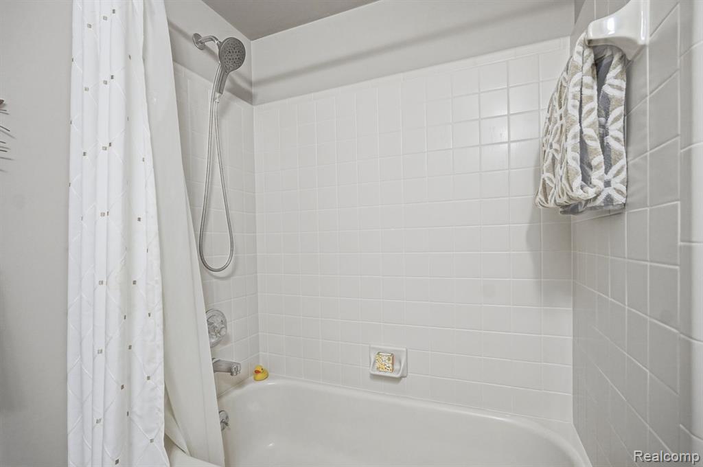 42626 Christina Drive, Sterling Heights, MI 48313 — Photo 35
