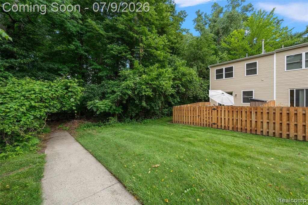 930 Little Hill Court, Rochester Hills, MI 48307 — Photo 10