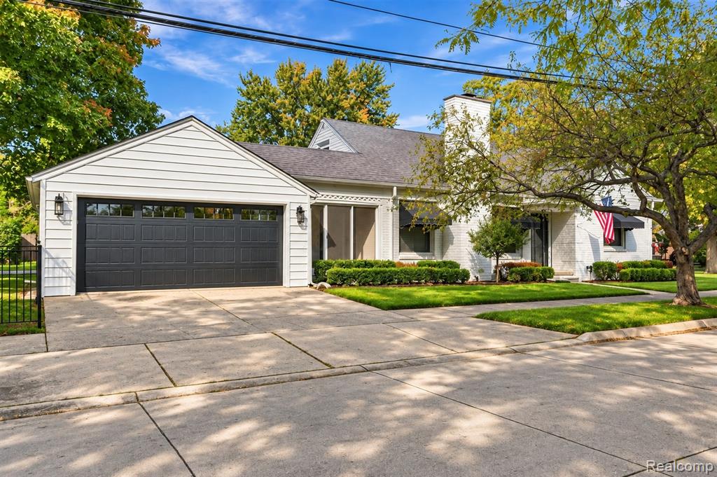 1843 Manchester Boulevard, Grosse Pointe Woods, MI 48236