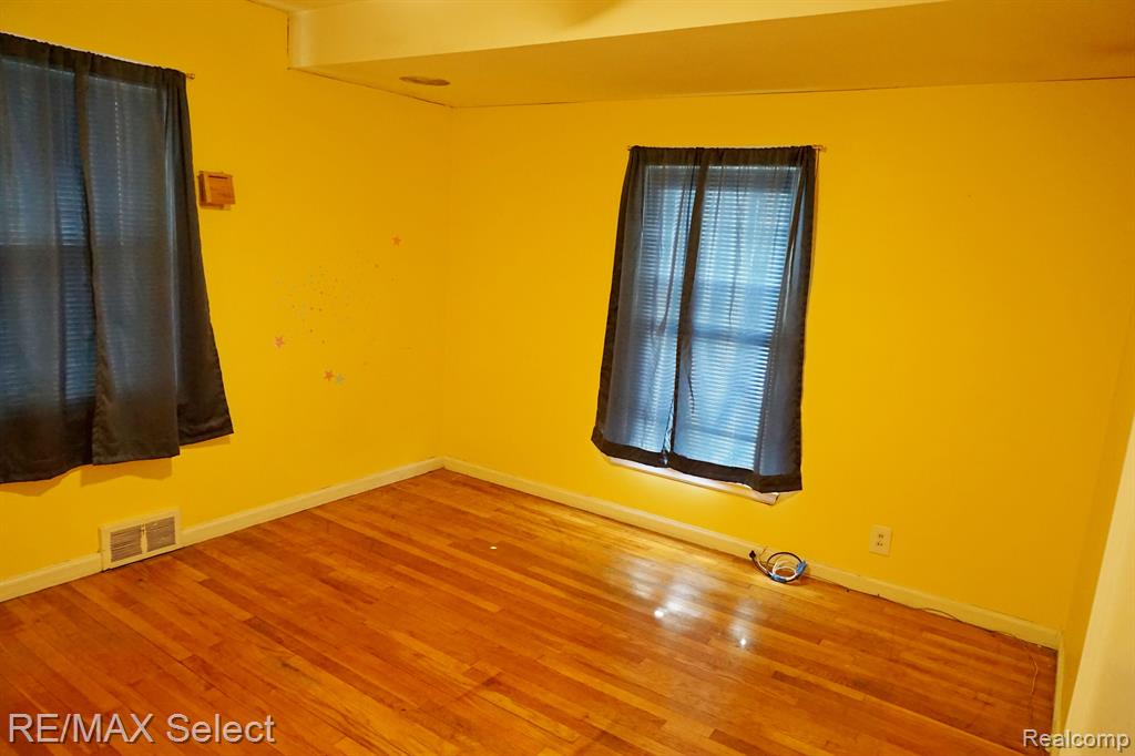 570 SHOREVIEW Drive, Waterford, MI 48328 — Photo 27