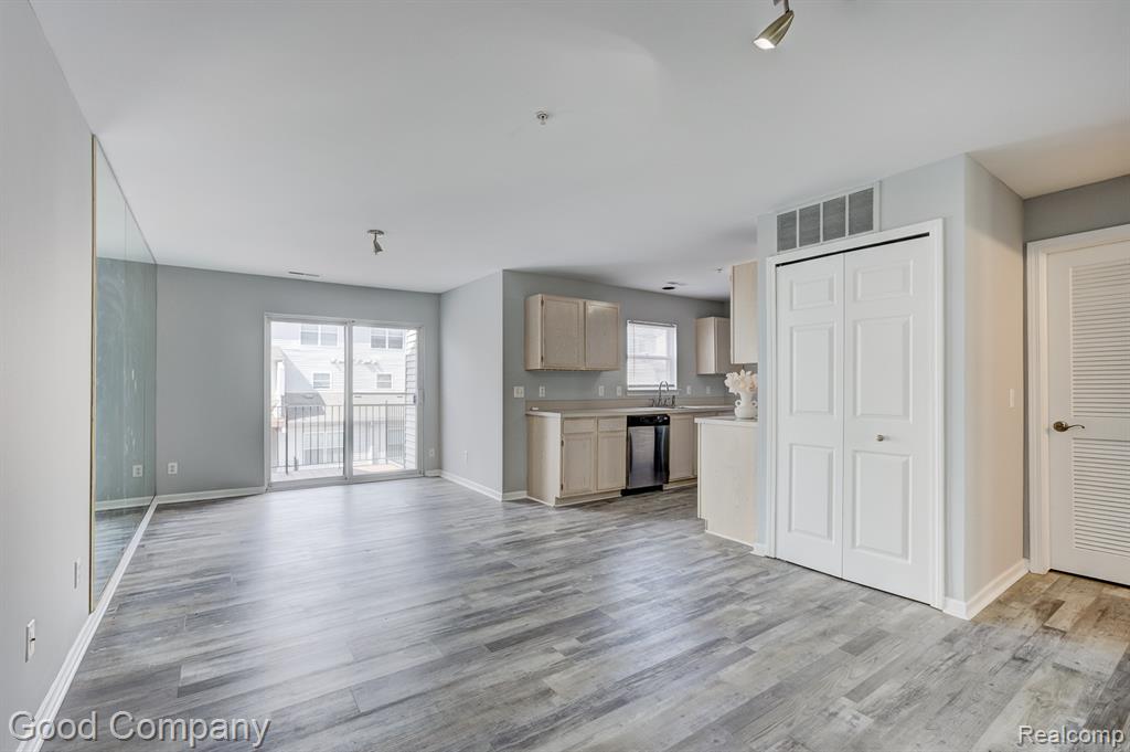 1846 Campau Farms Circle, 120, Detroit, MI 48207 — Photo 9