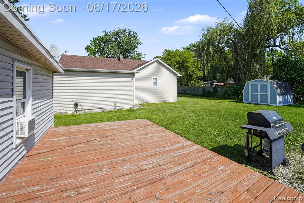 651 S Elm Street, Lapeer, MI 48446 — Photo 17