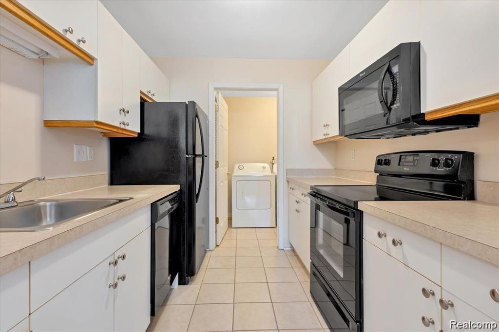 5452 PINE AIRES Drive, Sterling Heights, MI 48314 — Photo 11