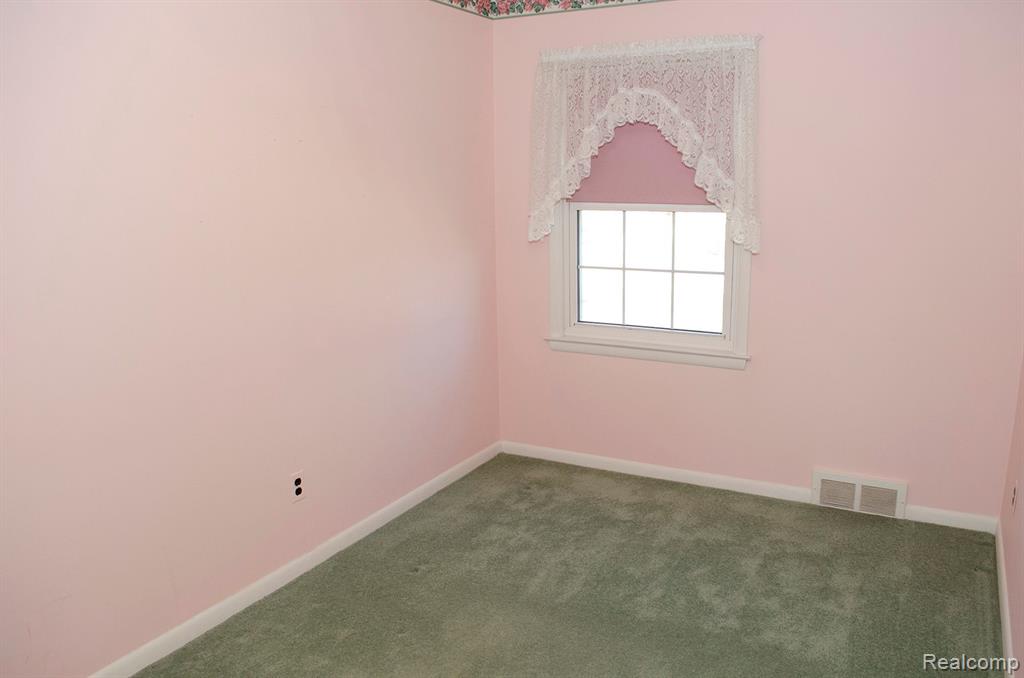 9819 WESTMORE Street, Livonia, MI 48150 — Photo 11