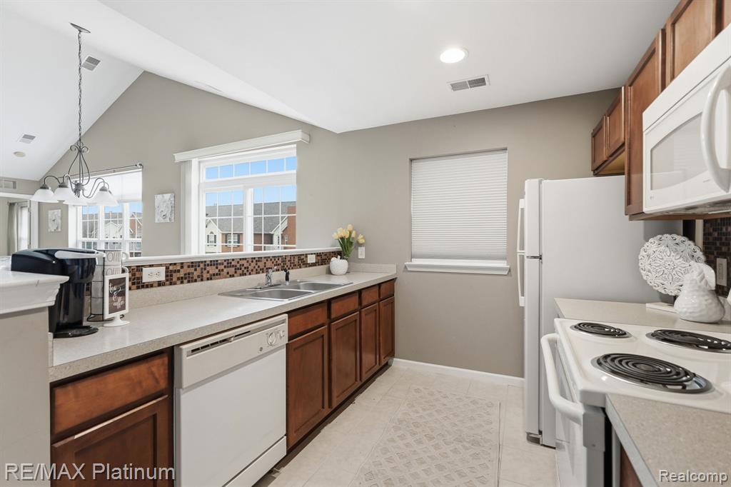 556 Olde English Circle, 94, Howell, MI 48855 — Photo 6