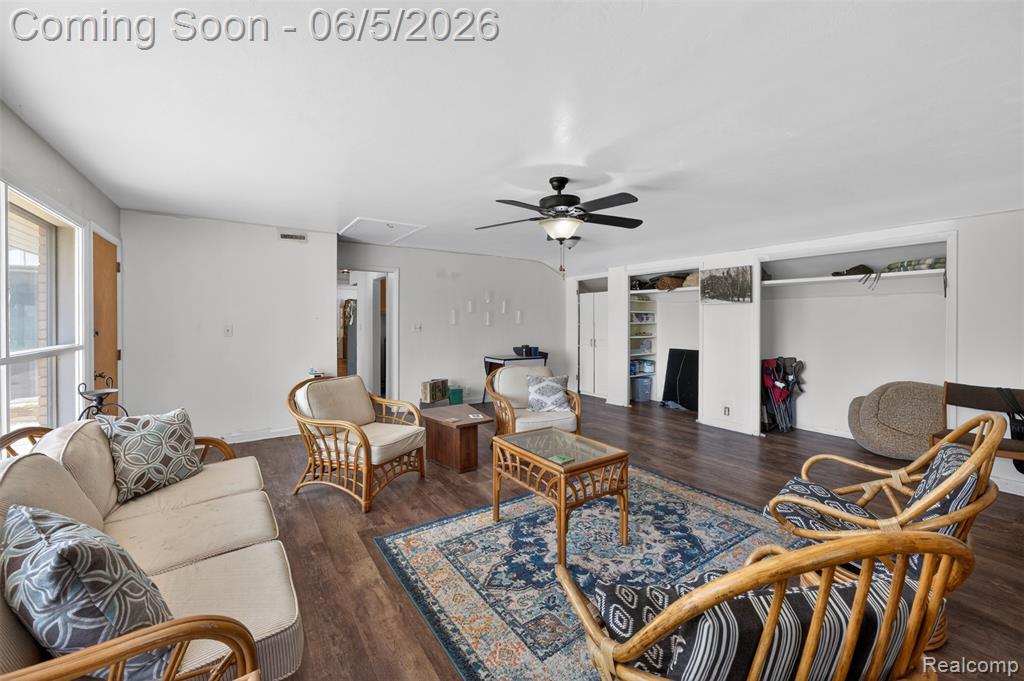 7174 Meadowvue Drive, Grand Blanc, MI 48439 — Photo 12