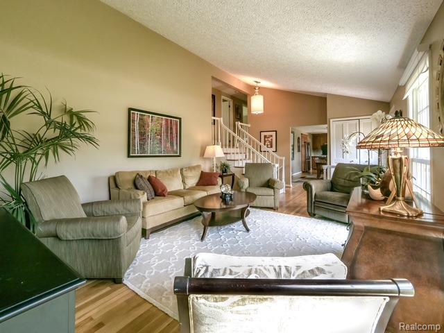 4923 Dusk Drive, Utica, MI 48316 — Photo 8