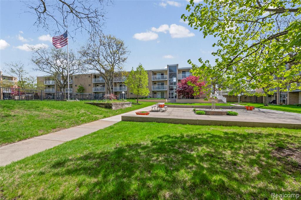 4921 Crooks Road, N10, Royal Oak, MI 48073 — Photo 16