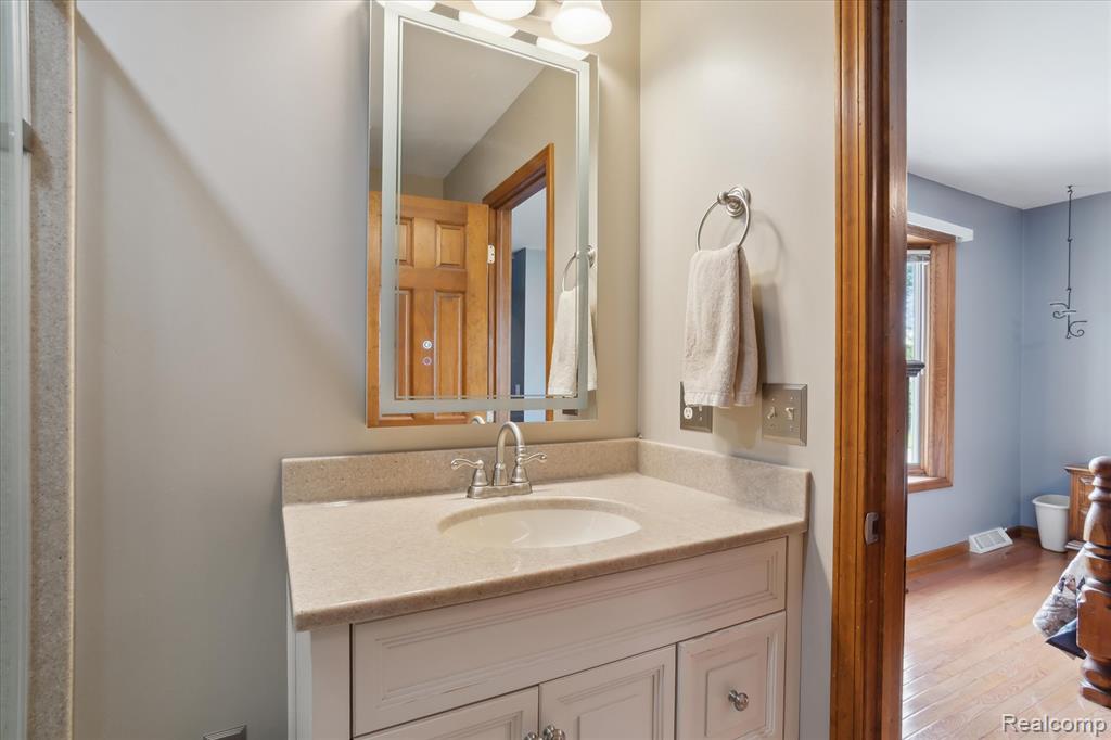 5350 Lathrop Street, Trenton, MI 48183 — Photo 37