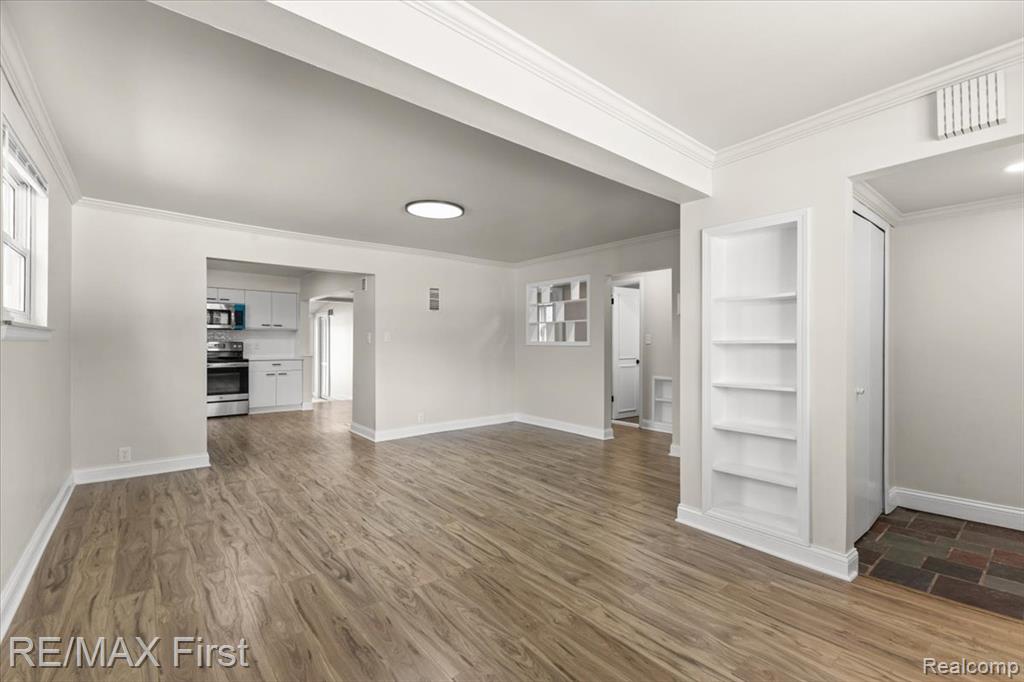 561 Andresen Court, Hazel Park, MI 48030 — Photo 8