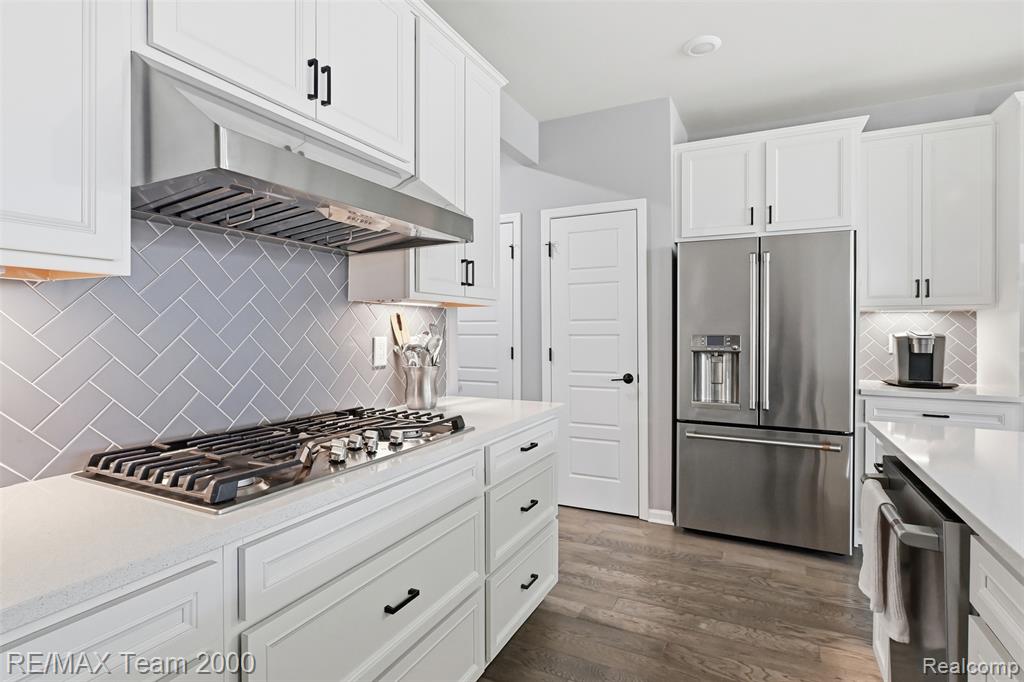 838 Addison Circle, Walled Lake, MI 48390 — Photo 6