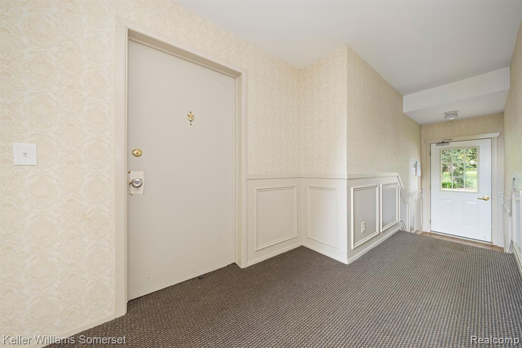 739 E FOX HILLS Drive, Bloomfield Hills, MI 48304 — Photo 19