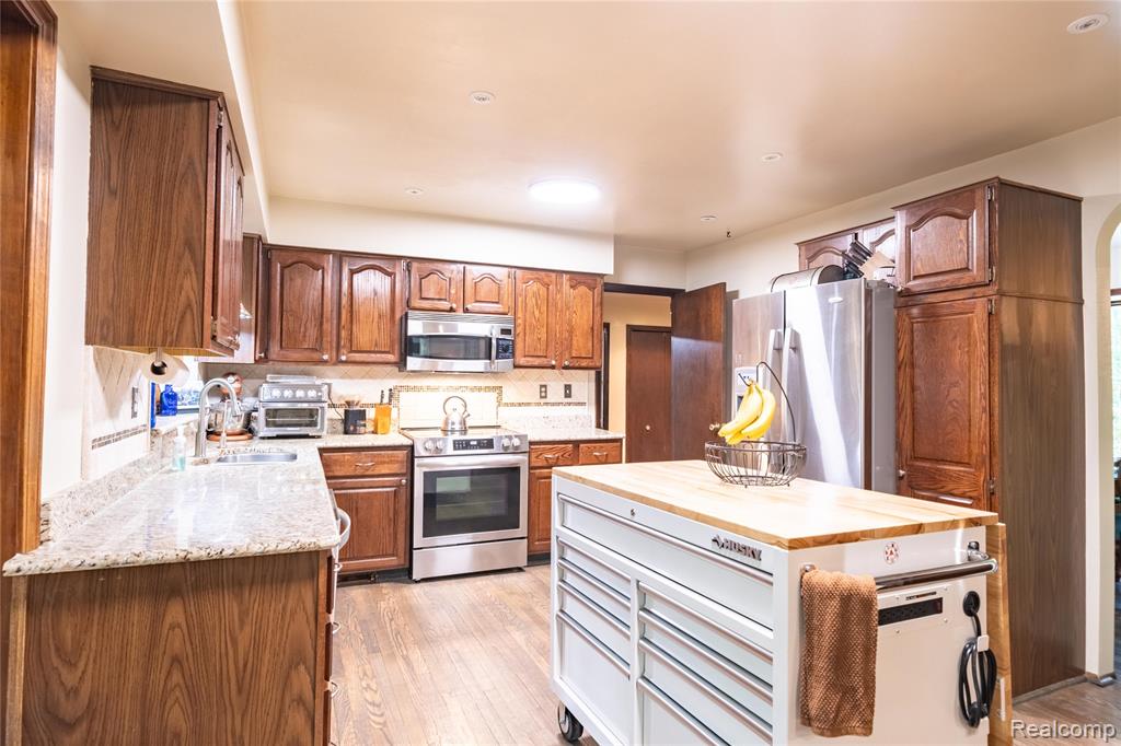 55535 WOODY Lane, South Lyon, MI 48178 — Photo 2