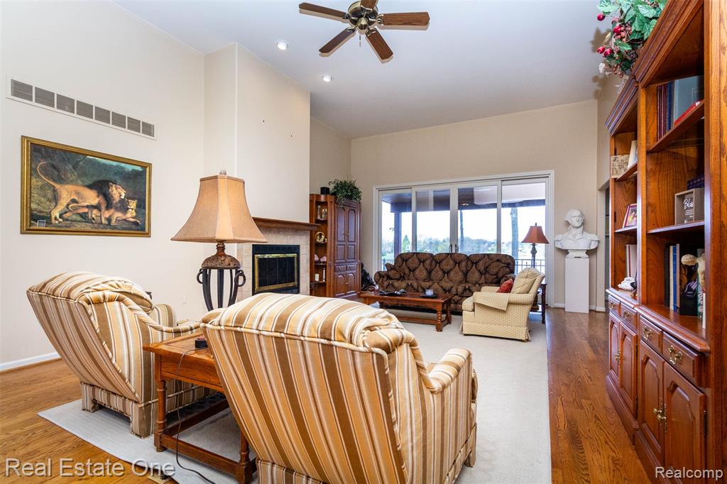 10215 Mill Pointe Drive, Goodrich Vlg, MI — Photo 10