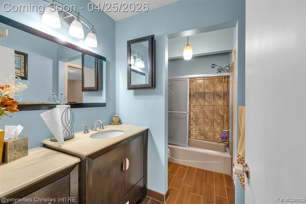 7573 Ashburton Court, West Bloomfield, MI — Photo 26