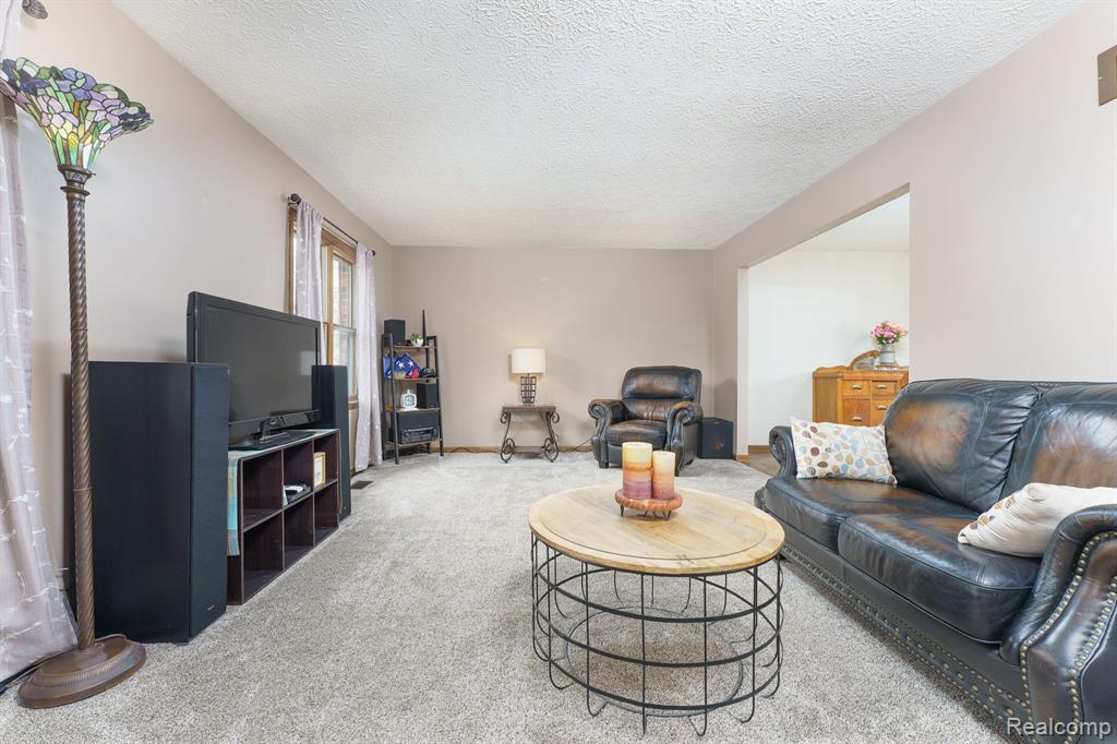6300 VICTORIA Court, Fenton, MI 48430 — Photo 8