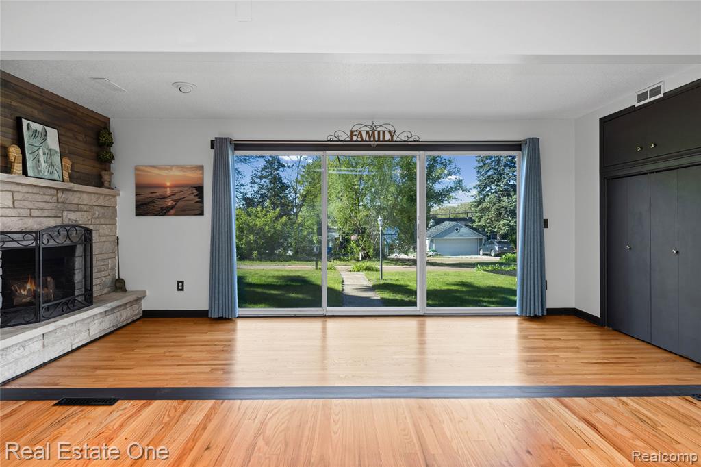 1825 Luneta, Commerce Twp, MI 48382 — Photo 3