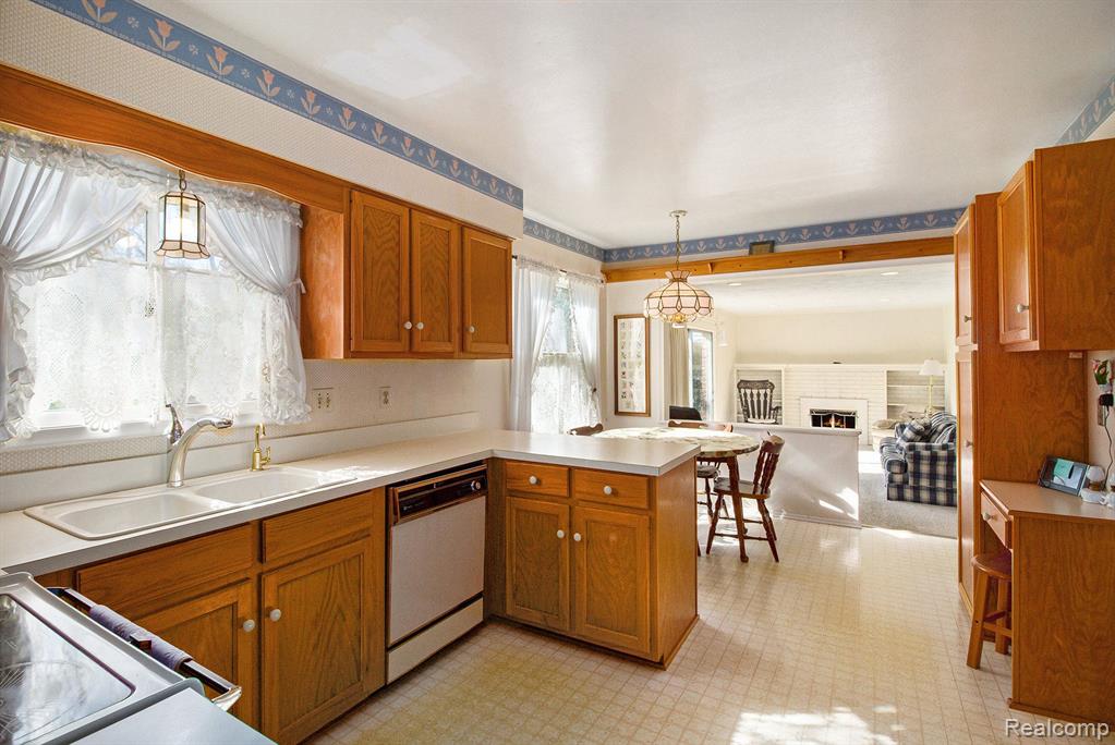 4196 CRESTKNOLL Drive, Grand Blanc, MI 48439 — Photo 7