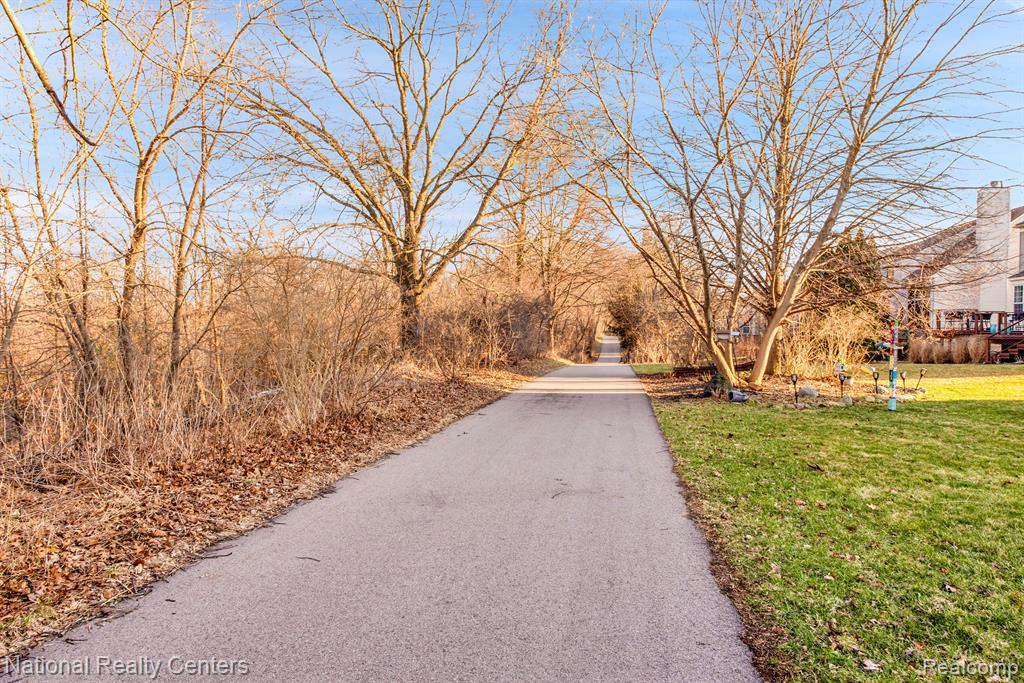 784 HIDDEN CREEK Drive, South Lyon, MI 48178 — Photo 25