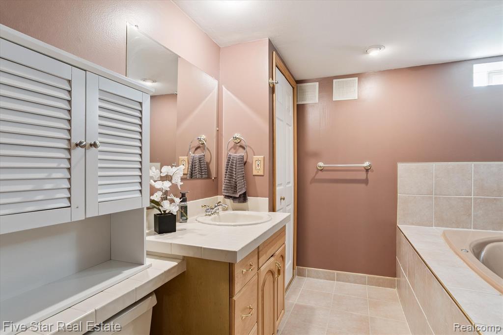 43592 Champlain Court, Canton, MI 48188 — Photo 33