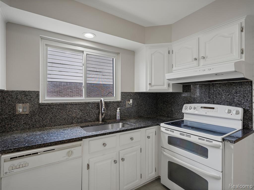 4971 Chadbourne Drive, Sterling Heights, MI 48310 — Photo 30