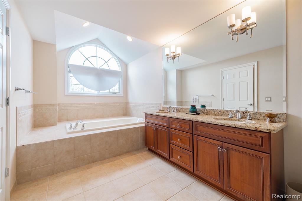 6458 ENCLAVE Drive, Clarkston, MI 48348 — Photo 42