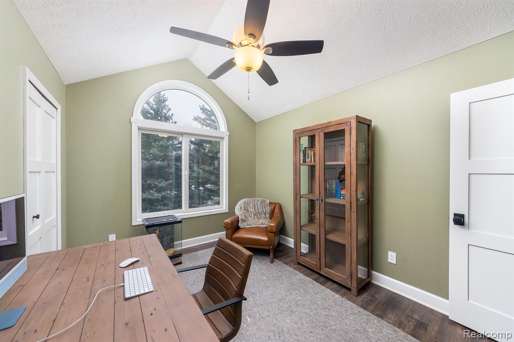 8484 SADDLEWOOD Drive, Brighton, MI 48116 — Photo 22