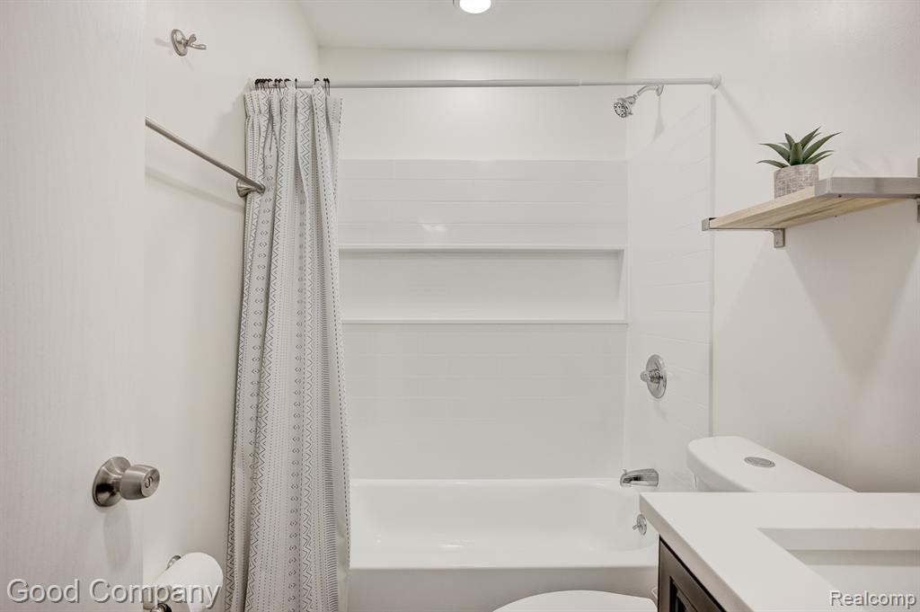 21900 Eastwood Street, Oak Park, MI 48237 — Photo 23