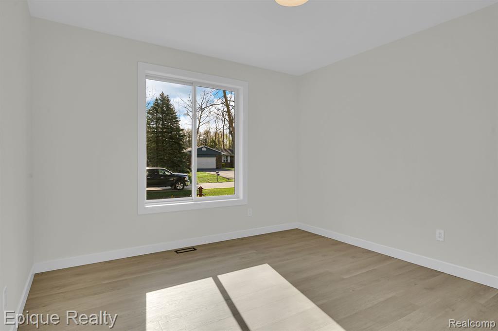 2432 Holland Street, Lake Orion, MI — Photo 21