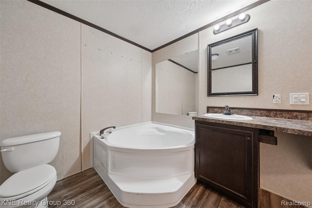 5790 Comanche Lane, Howell, MI 48843 — Photo 23