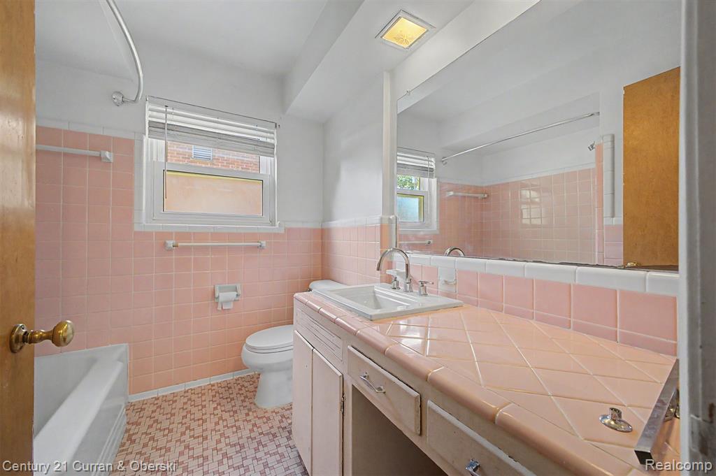 8212 GLENGARY Street, Dearborn Heights, MI 48127 — Photo 27