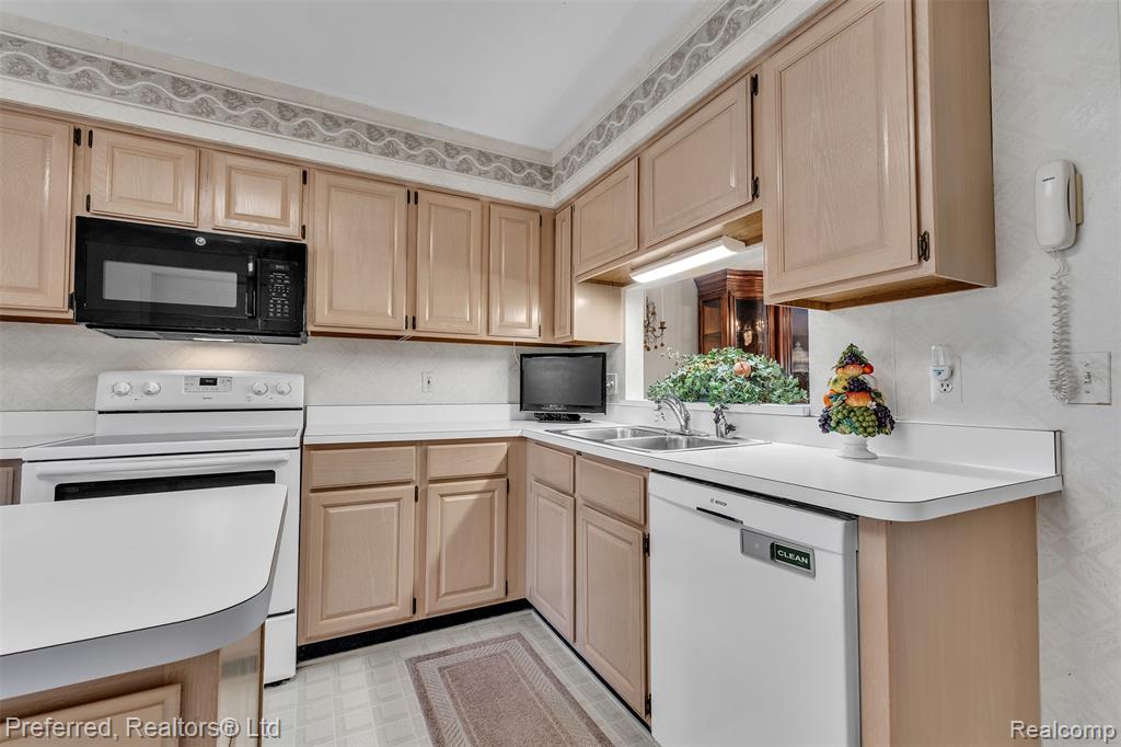 39797 Muirfield Lane, Northville, MI 48168 — Photo 33