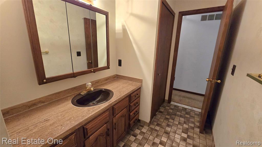 8950 Wise Road, Commerce Twp, MI 48382 — Photo 17