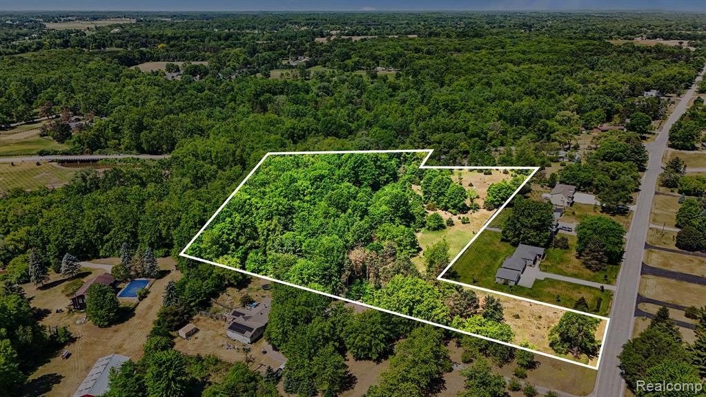 1948 Mayfield Road, Lapeer, MI 48446