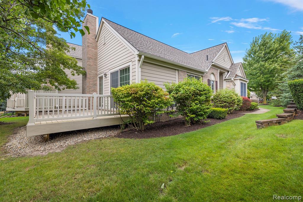17061 LOCHMOOR, Northville, MI 48168 — Photo 38