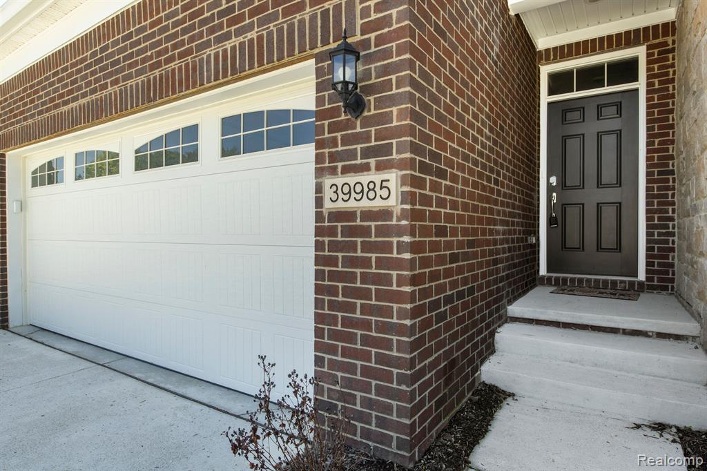 39985 PREMIER Drive, Plymouth, MI 48170 — Photo 28