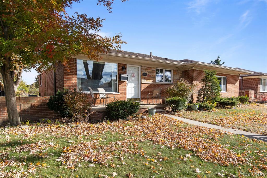 6916 KINMORE Street, Dearborn Heights, MI 48127 — Photo 3