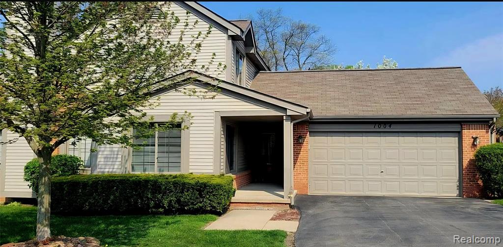 1004 Elmwood Drive - Photo 2