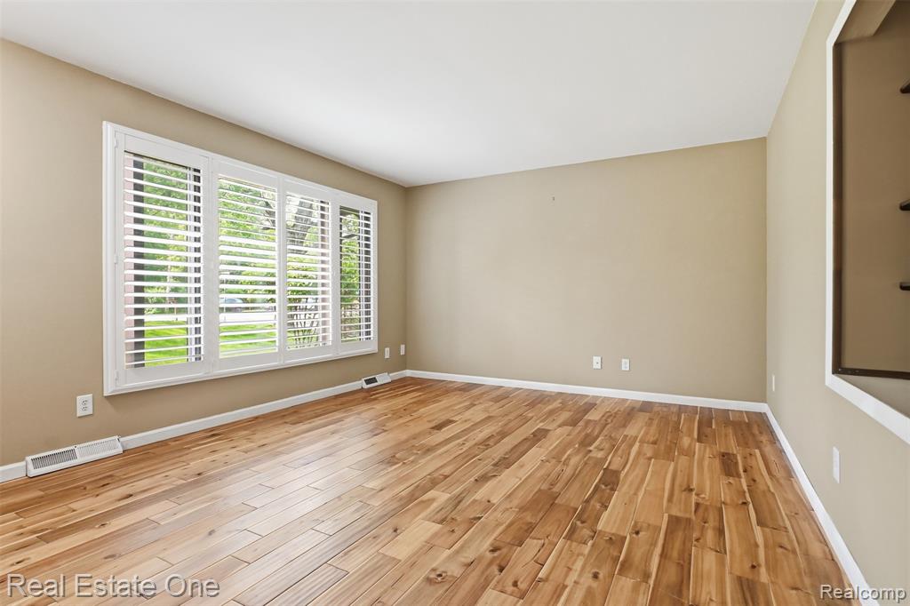 6920 Pontiac Trail, West Bloomfield, MI 48323 — Photo 7
